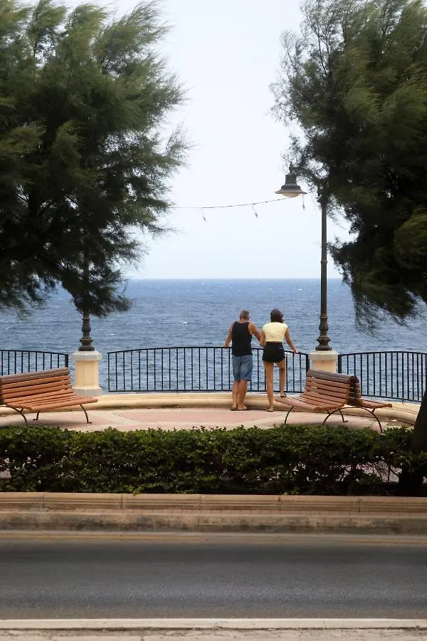 Modern Seafront 3Bedrooms With Spacious Yard Jlin1-1 Sliema