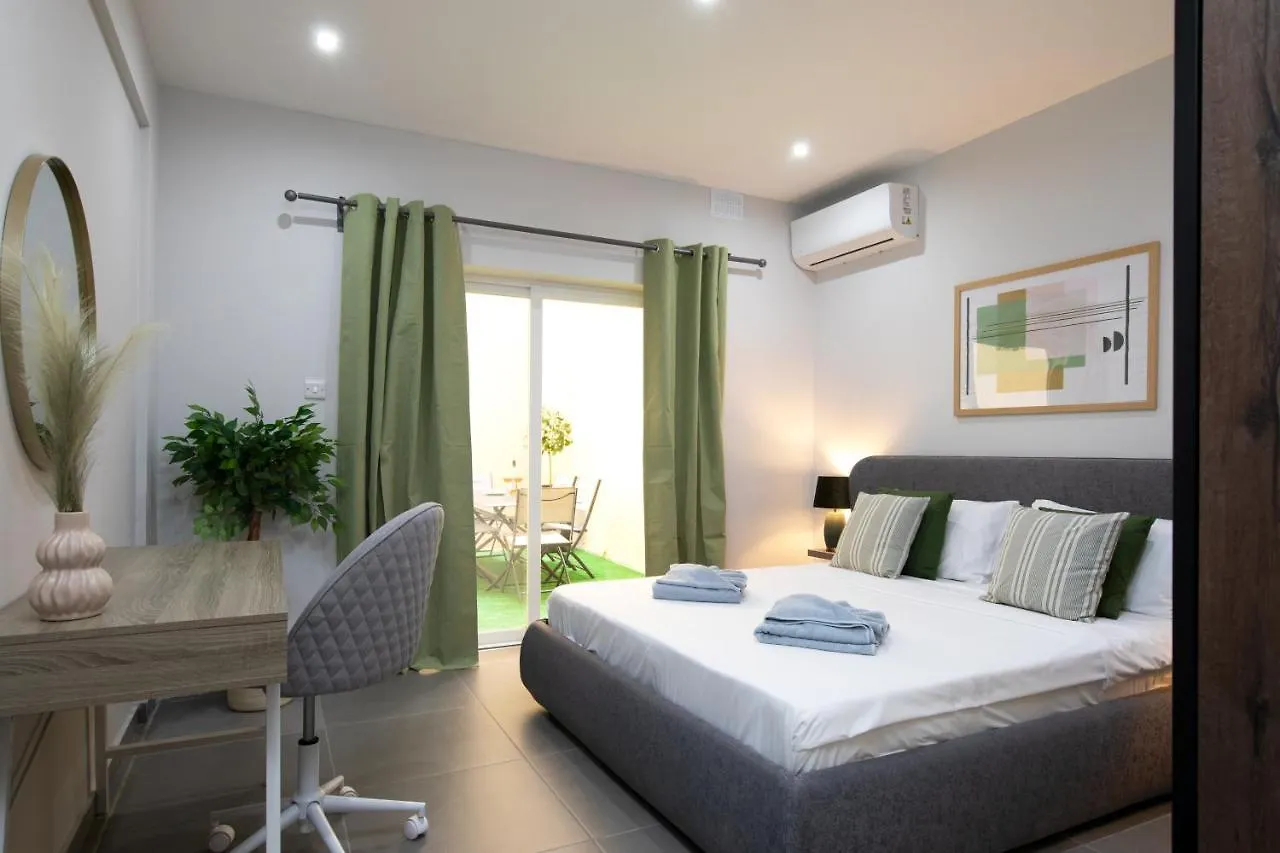 Modern Seafront 3Bedrooms With Spacious Yard Jlin1-1 Sliema