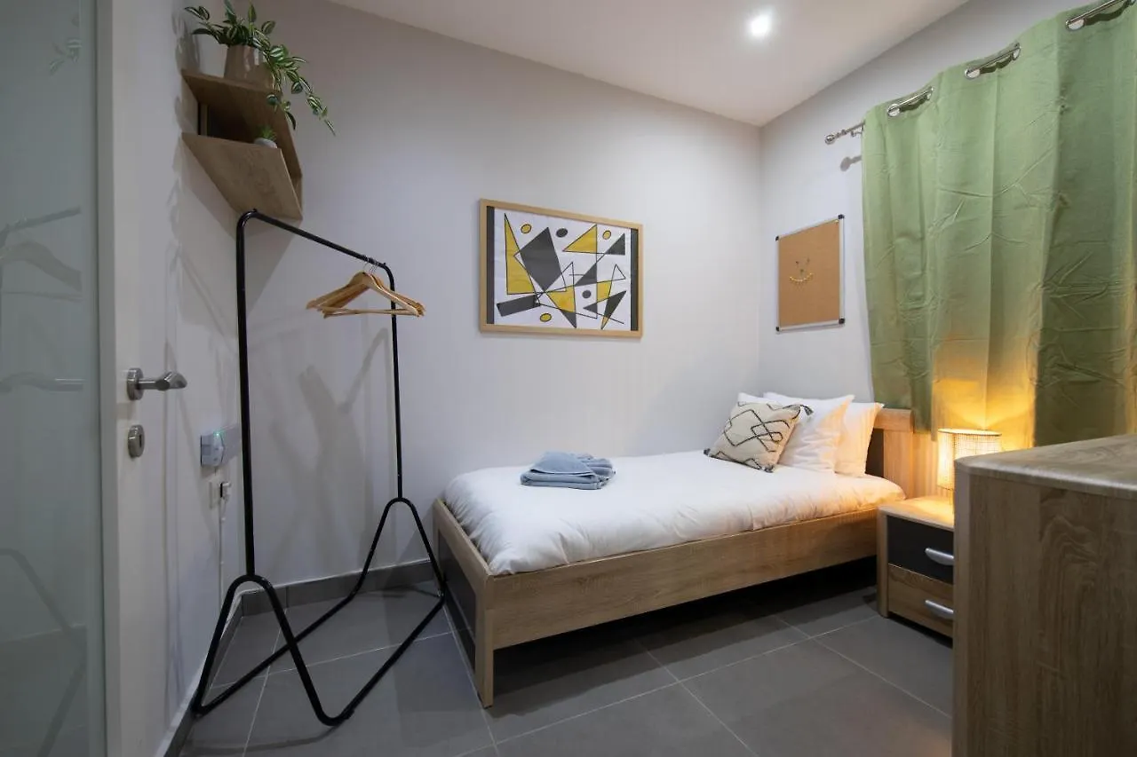 Modern Seafront 3Bedrooms With Spacious Yard Jlin1-1 Sliema Apartment