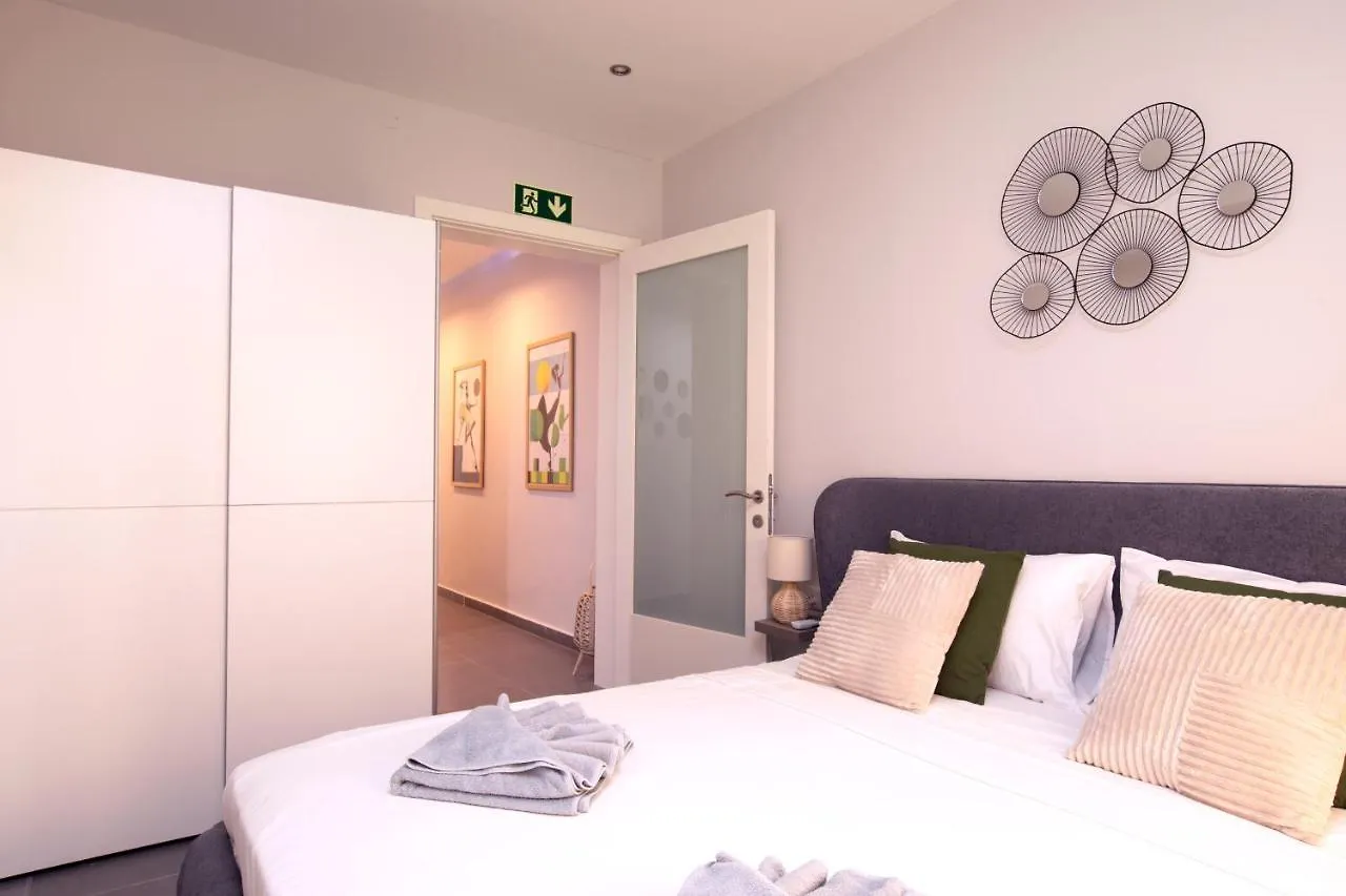 Modern Seafront 3Bedrooms With Spacious Yard Jlin1-1 Sliema Malta