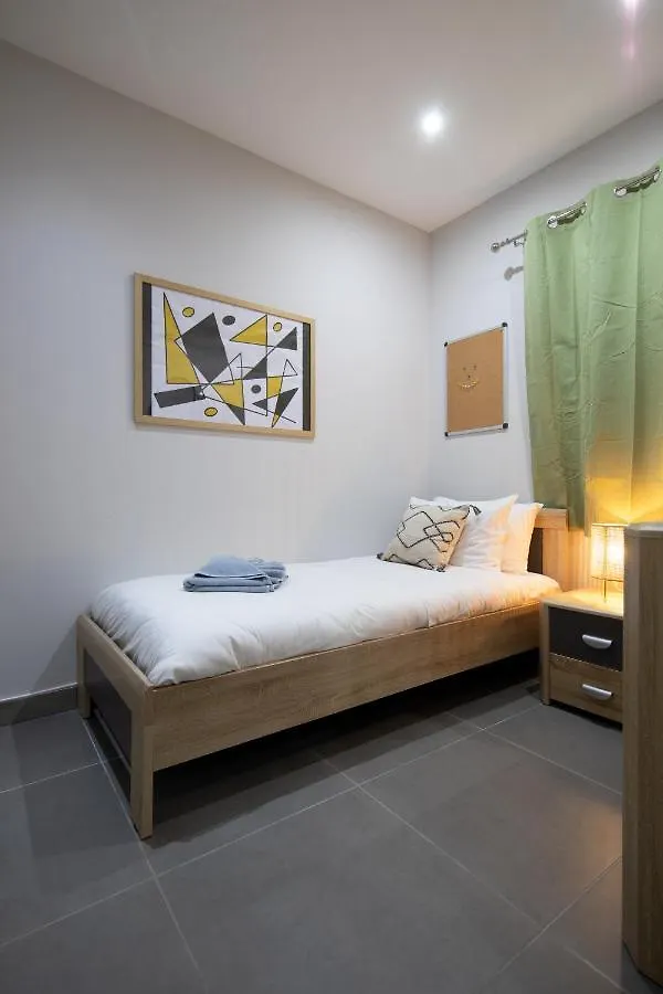 Modern Seafront 3Bedrooms With Spacious Yard Jlin1-1 Sliema 0*,