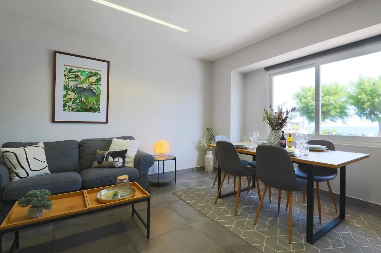 Modern Seafront 3Bedrooms With Spacious Yard Jlin1-1 Sliema